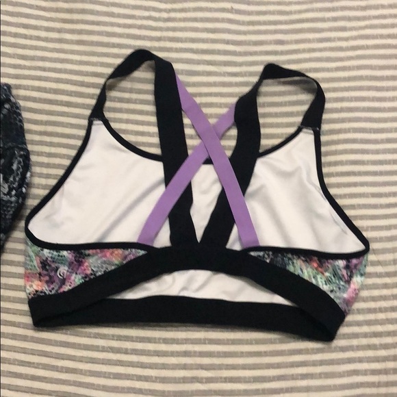 Workout Capri leggings and sports bra - Picture 3 of 3